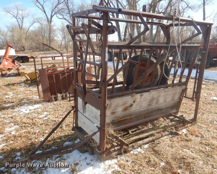 image for item HQ9548 Livestock squeeze chute