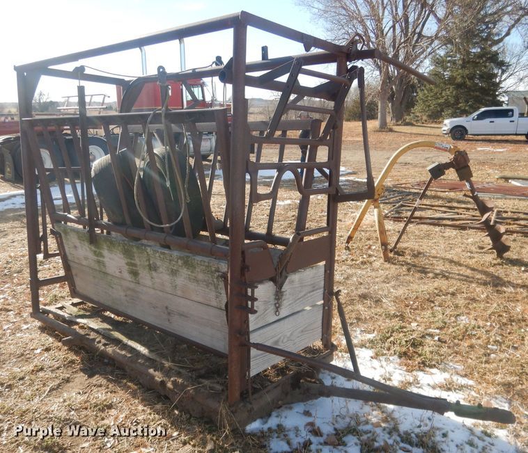 image for item HQ9548 Livestock squeeze chute