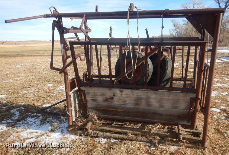 image for item HQ9548 Livestock squeeze chute