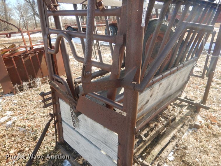 image for item HQ9548 Livestock squeeze chute