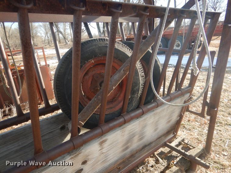 image for item HQ9548 Livestock squeeze chute