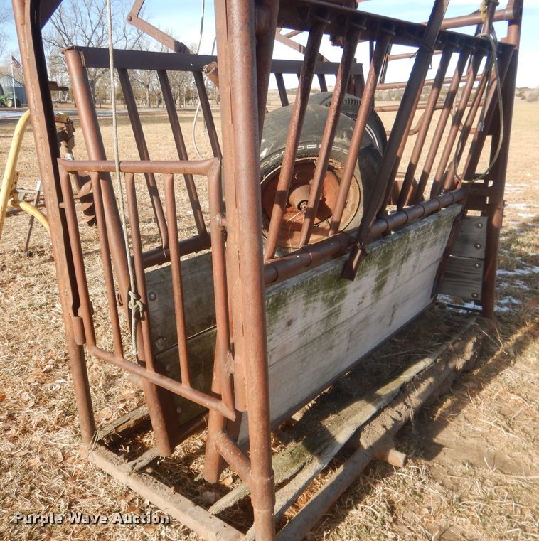image for item HQ9548 Livestock squeeze chute