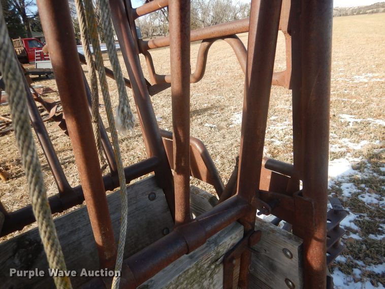 image for item HQ9548 Livestock squeeze chute