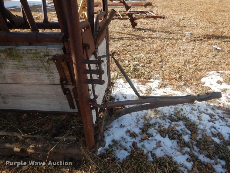 image for item HQ9548 Livestock squeeze chute