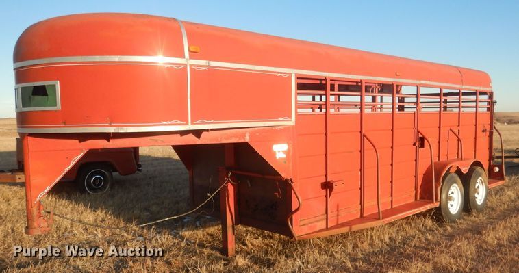 image for item HQ9559 1978  livestock trailer