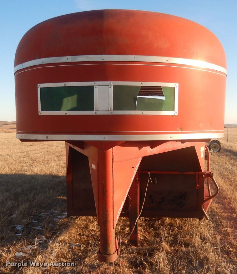 image for item HQ9559 1978  livestock trailer