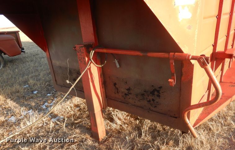 image for item HQ9559 1978  livestock trailer