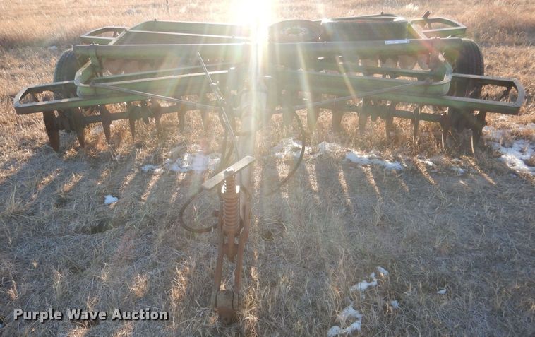 image for item HQ9562 John Deere  tandem disk