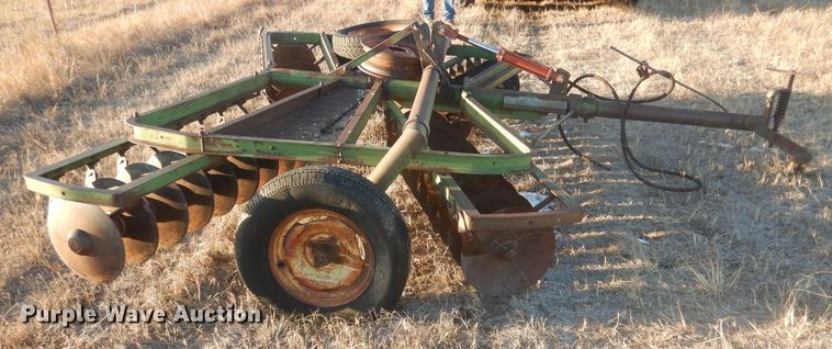 image for item HQ9562 John Deere  tandem disk