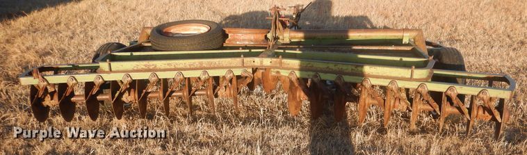 image for item HQ9562 John Deere  tandem disk