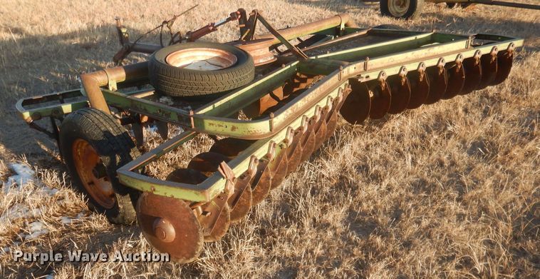image for item HQ9562 John Deere  tandem disk