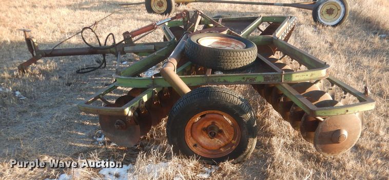 image for item HQ9562 John Deere  tandem disk