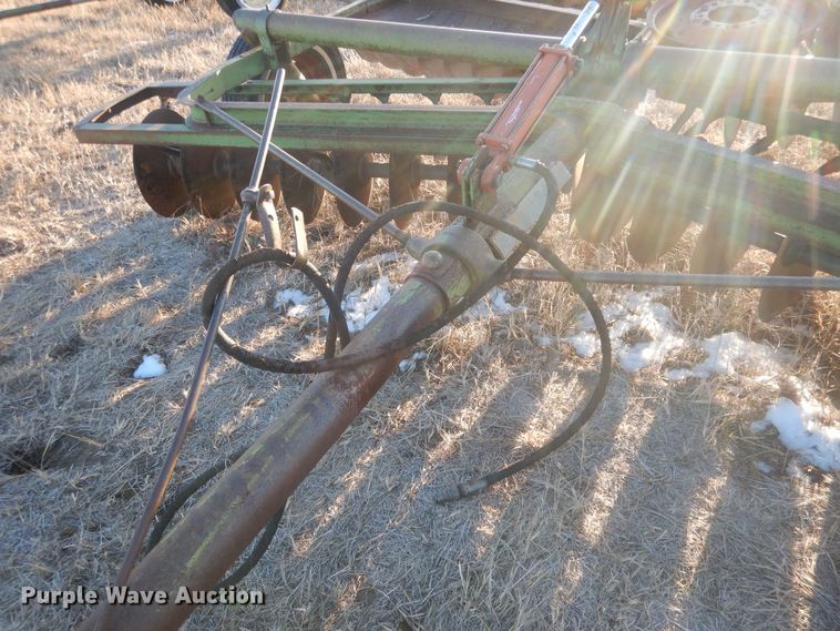 image for item HQ9562 John Deere  tandem disk