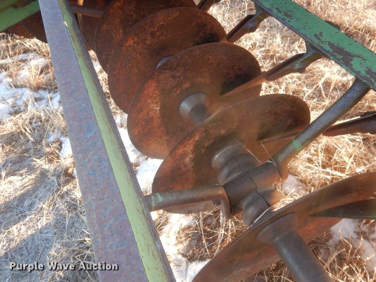 image for item HQ9562 John Deere  tandem disk