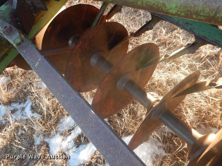 image for item HQ9562 John Deere  tandem disk
