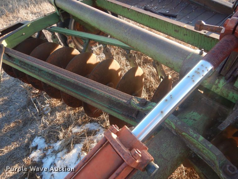 image for item HQ9562 John Deere  tandem disk