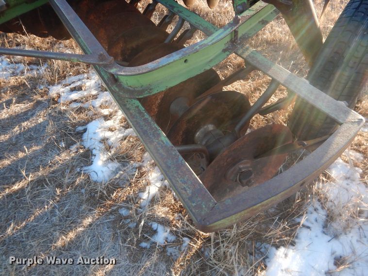 image for item HQ9562 John Deere  tandem disk
