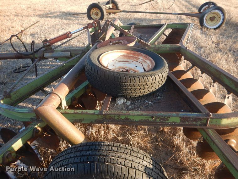 image for item HQ9562 John Deere  tandem disk