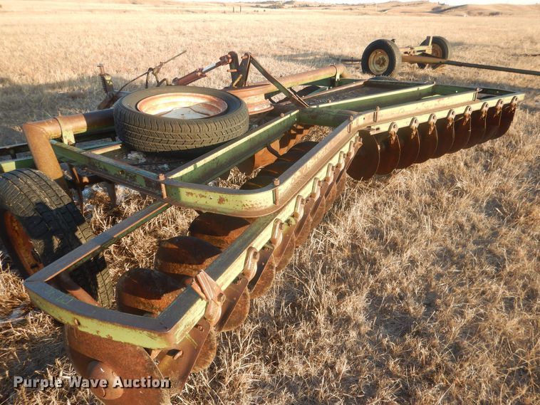 image for item HQ9562 John Deere  tandem disk