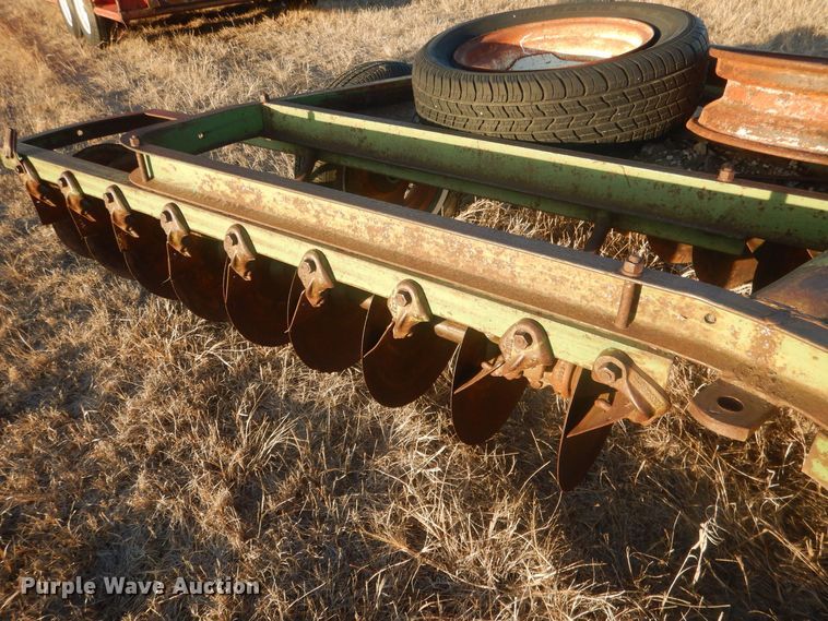 image for item HQ9562 John Deere  tandem disk