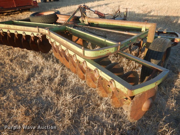 image for item HQ9562 John Deere  tandem disk