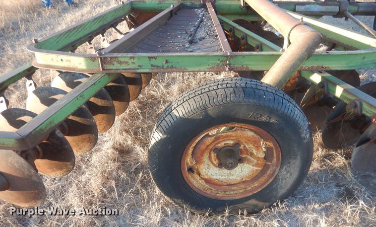 image for item HQ9562 John Deere  tandem disk