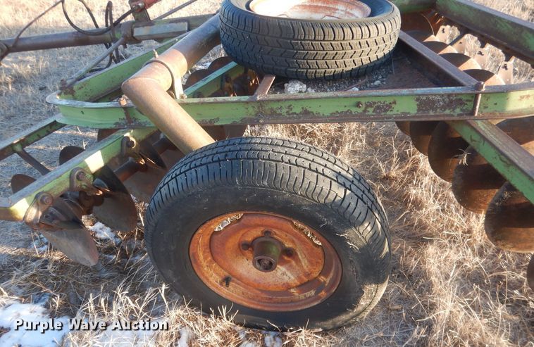 image for item HQ9562 John Deere  tandem disk