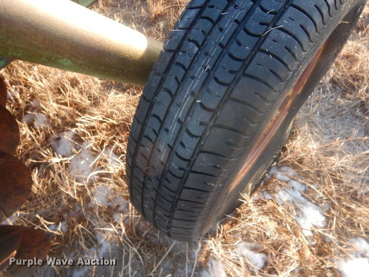 image for item HQ9562 John Deere  tandem disk