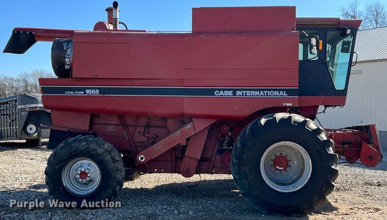 image for item ID9253 1994 Case IH 1688  RWA combine