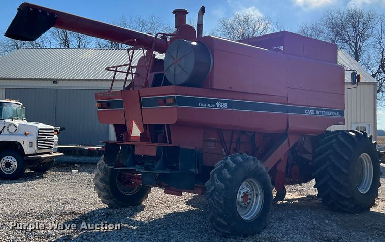 image for item ID9253 1994 Case IH 1688  RWA combine