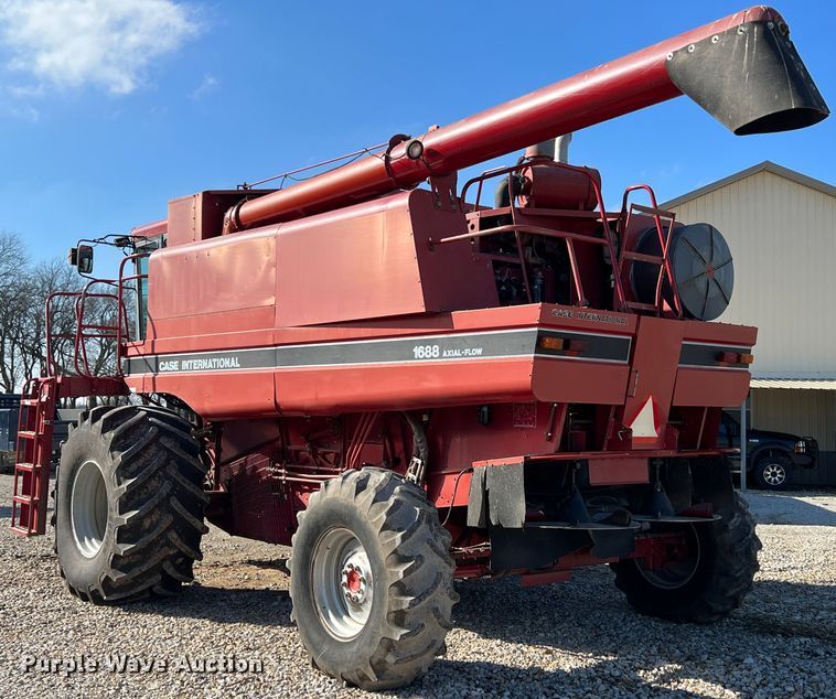 image for item ID9253 1994 Case IH 1688  RWA combine