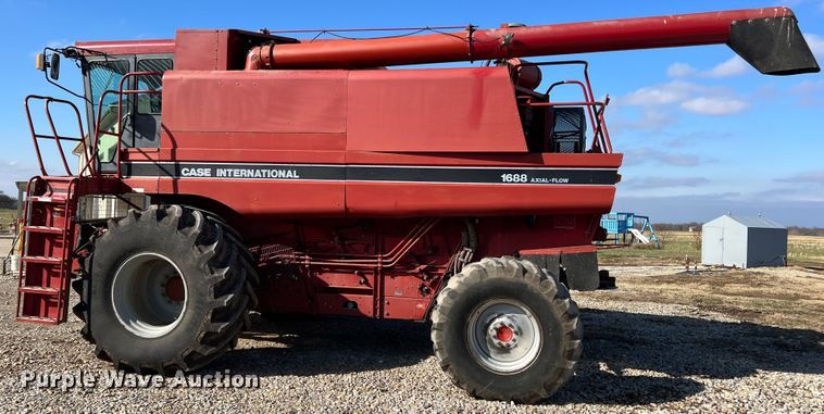 image for item ID9253 1994 Case IH 1688  RWA combine