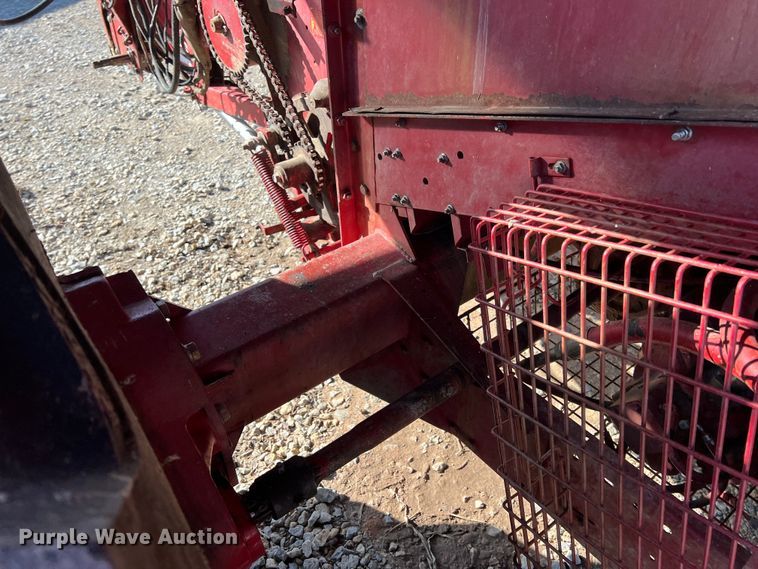 image for item ID9253 1994 Case IH 1688  RWA combine