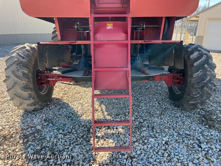 image for item ID9253 1994 Case IH 1688  RWA combine