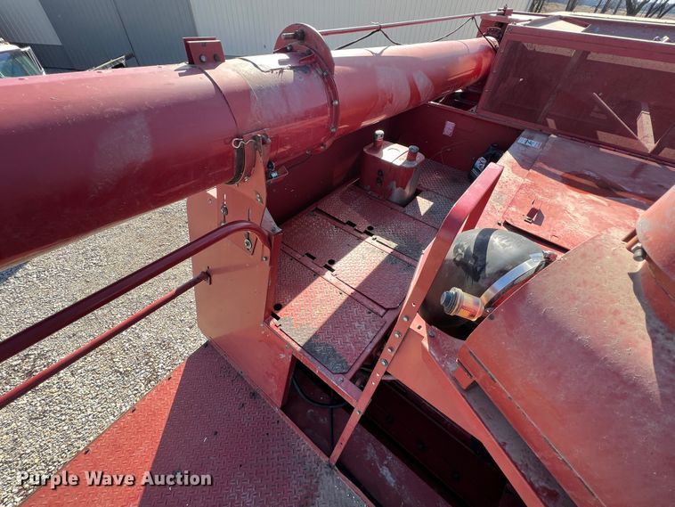 image for item ID9253 1994 Case IH 1688  RWA combine