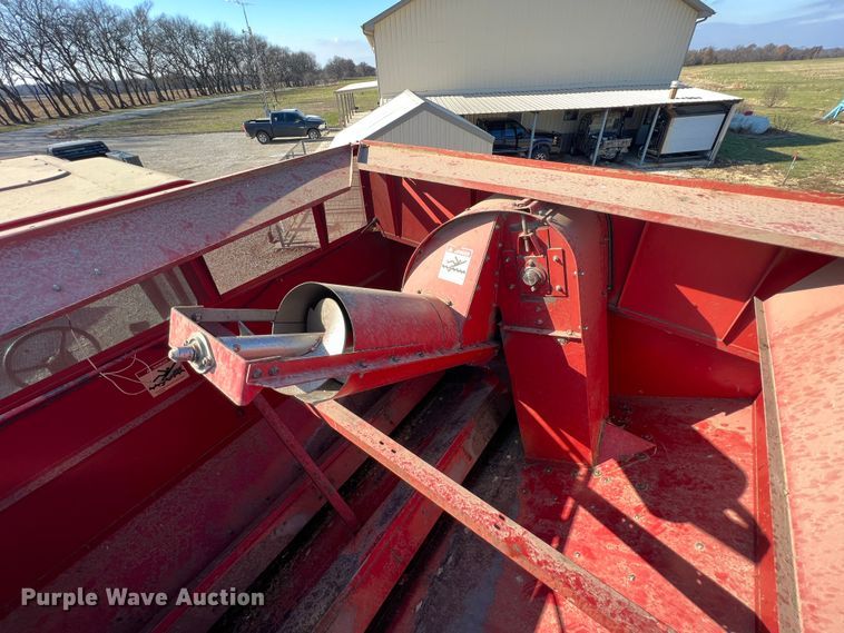 image for item ID9253 1994 Case IH 1688  RWA combine