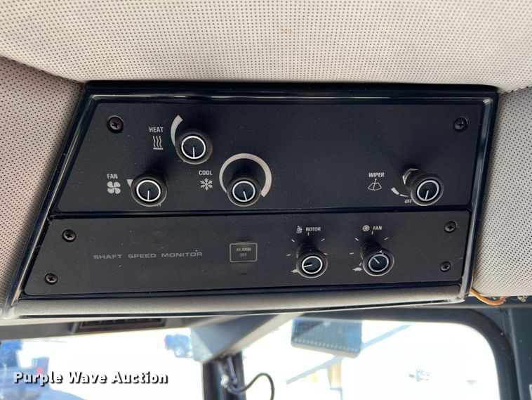 image for item ID9253 1994 Case IH 1688  RWA combine