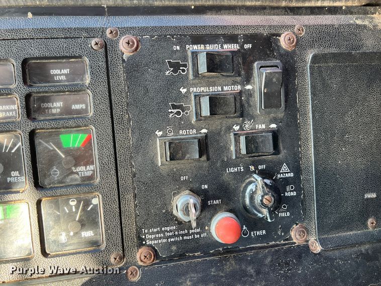 image for item ID9253 1994 Case IH 1688  RWA combine