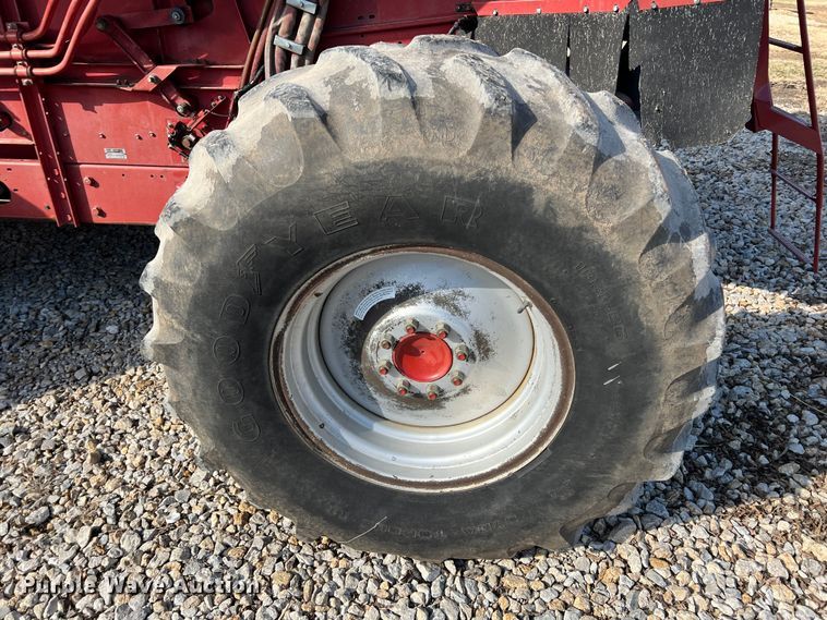 image for item ID9253 1994 Case IH 1688  RWA combine