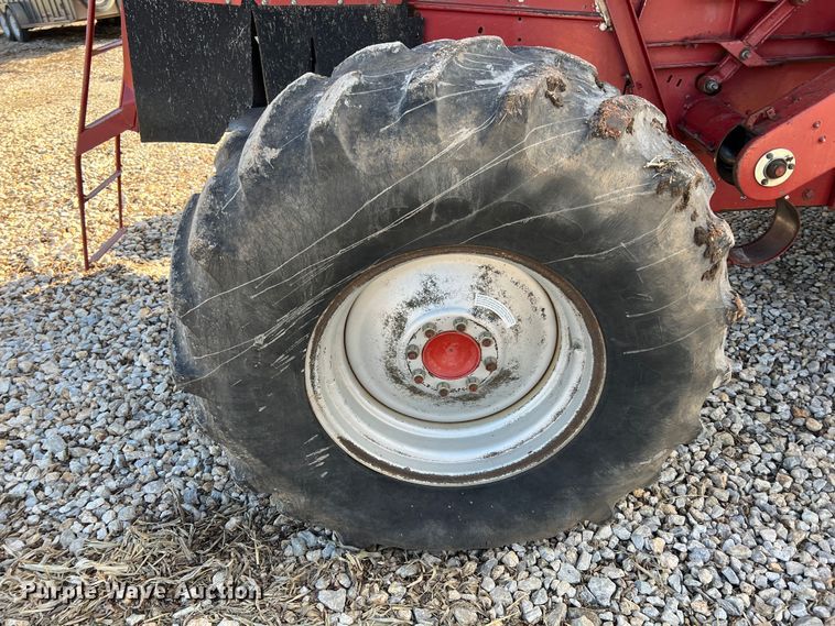 image for item ID9253 1994 Case IH 1688  RWA combine