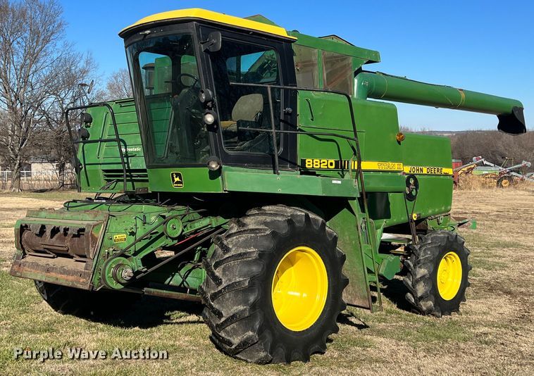image for item ID9259 1979 John Deere 8820  combine