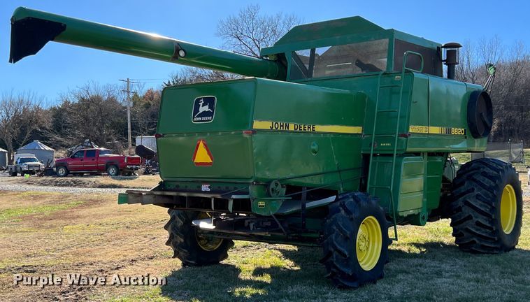 image for item ID9259 1979 John Deere 8820  combine