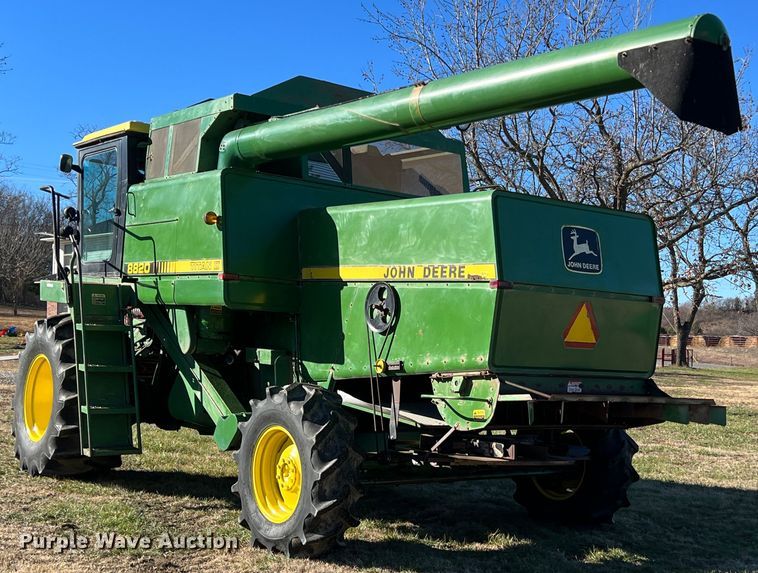 image for item ID9259 1979 John Deere 8820  combine