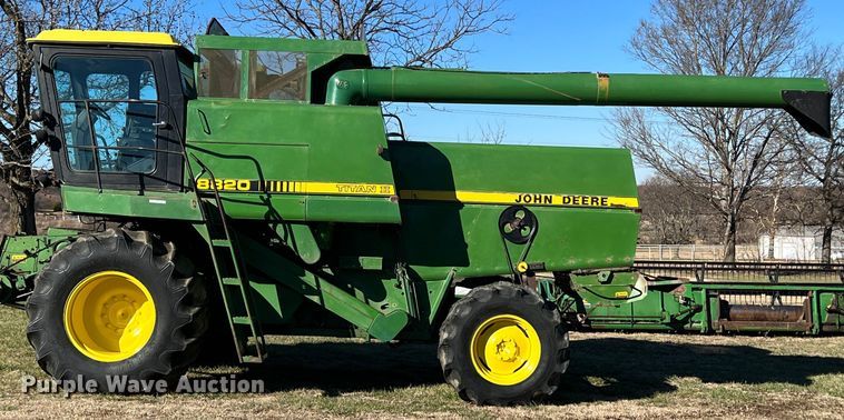 image for item ID9259 1979 John Deere 8820  combine