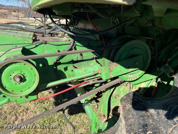 image for item ID9259 1979 John Deere 8820  combine