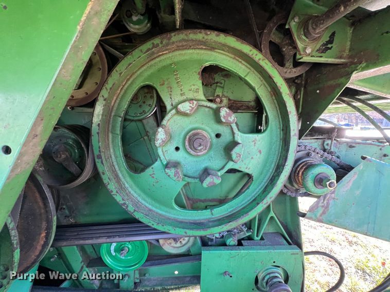 image for item ID9259 1979 John Deere 8820  combine