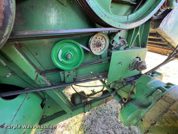 image for item ID9259 1979 John Deere 8820  combine