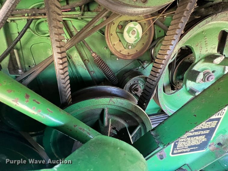 image for item ID9259 1979 John Deere 8820  combine