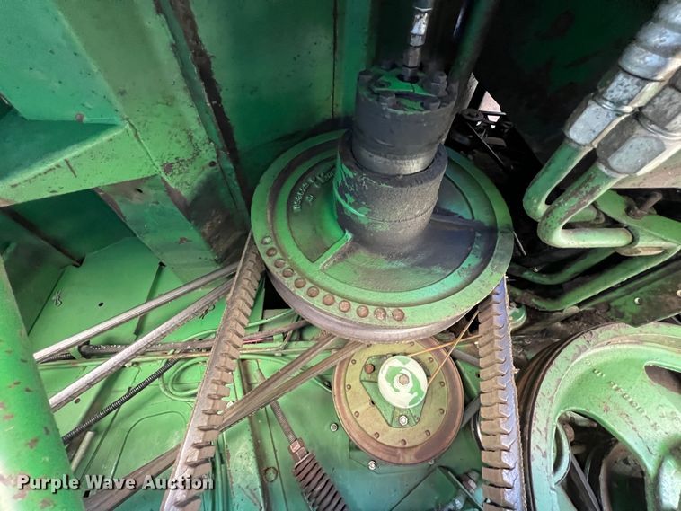 image for item ID9259 1979 John Deere 8820  combine