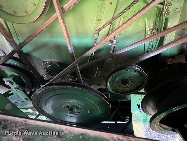 image for item ID9259 1979 John Deere 8820  combine